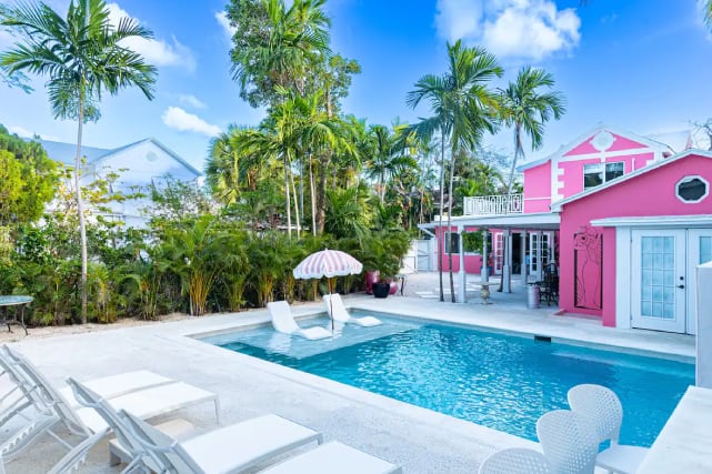 Airbnb-Cable-Beach-Nassau-Bahamas.psd